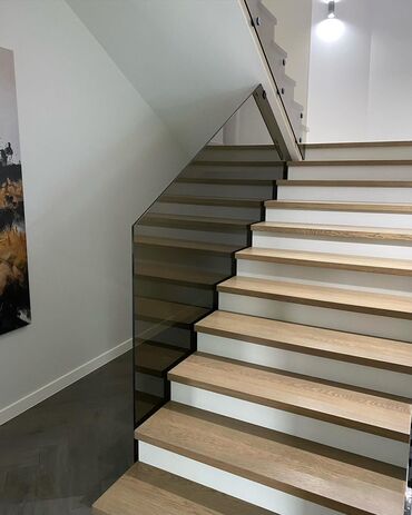 Деревянные лестницы: Деревянная лестница Для дома, Бесплатная консультация, Вид дерева: Грецский орех, Стиль: Хайтек — 29