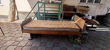 матрасы поролоновые недорого купить: Односпальная кровать, Б/у, С матрасом, длина - 190 см — 1