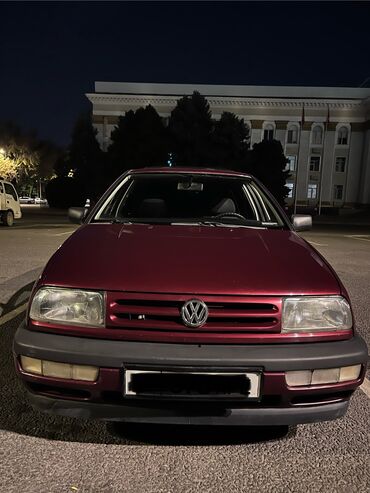 Volkswagen: Volkswagen Vento: 1993 г., 1.8 л, Механика, Бензин, Седан