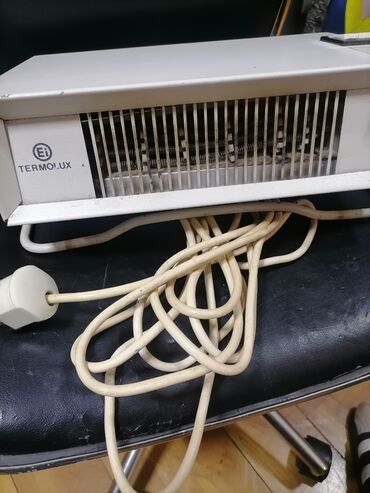Kaloriferi: Grejalica duvaljka 2000 w ispravna Ei Niš Jugoslavija. Ima kabla oko na lalafo.rs — 3 Kaloriferi: Grejalica duvaljka 2000 w ispravna Ei Niš Jugoslavija. Ima kabla oko — 3