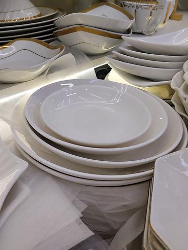 dish sets: Белые столовые тарелки из фарфора/керамики (классическая круглая — 2