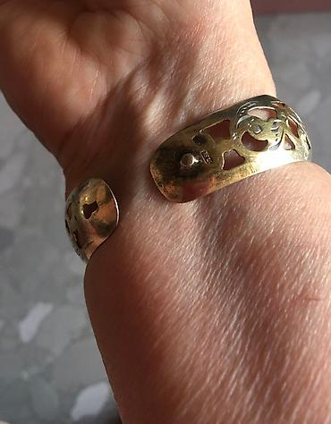 Серебряные браслеты: Серебряный браслет с позолотой с ажурным орнаментом. В центре браслета — 13