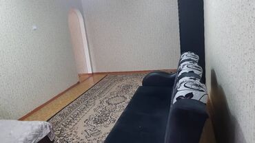 купить квартиру в микрорайоне бишкек: 1 бөлмө, Менчик ээси, Чогуу жашоосу жок, Толугу менен эмереги бар
