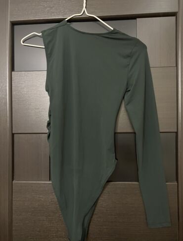 Otaq bitkiləri: Zara asimetrik qollu kofta. M razmerdir ama dar kalıp olduguna göre S — 7