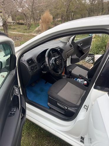 eva полики бишкек: Volkswagen Polo: 2013 г., 1.6 л, Кол менен иштөөчү, Бензин, Седан — 5