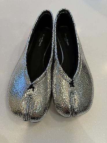 Личные вещи: Балетки Maison Margiela Tabi - Оригинальная модель Tabi с разделённым — 1