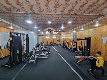 crossfit: Fitnes zalı – tam avadanlıqlı məşq məkanı - Güc və kardio üçün geniş — 2