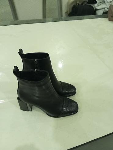 nine west: Женские ботильоны, черные, лаконичный дизайн. - Материал верха — 1
