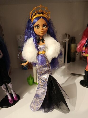 Oyuncaqlar: Monster High kuklası, bənövşəyi saçları və qızılı tacı ilə diqqət lalafo.az -da Oyuncaqlar: Monster High kuklası, bənövşəyi saçları və qızılı tacı ilə diqqət