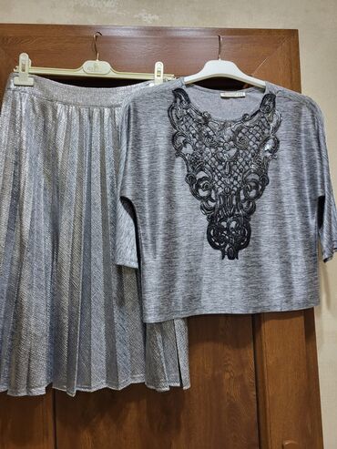 бодики человечки песочники: Sensiline iki hissəli dəst – metallik gümüşü rəngdə. - Üst: qısa