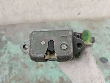 Замки: Замок багажника Subaru 1995 г., Б/у, Оригинал, Германия — 6