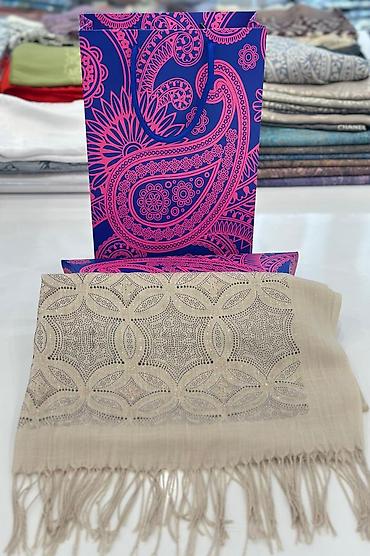 Baş geyimləri: Şarf qutuda - Brend: Louis Vuitton – monoqram naxışlı, təmtəraqlı — 9