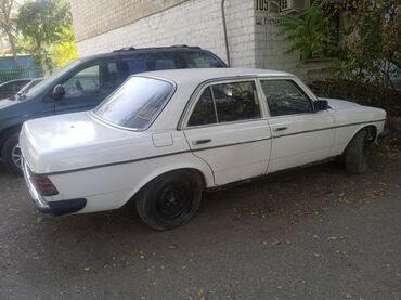 не рабочий на запчасти: Mercedes-Benz W123: 1982 г., 2 л, Механика, Дизель