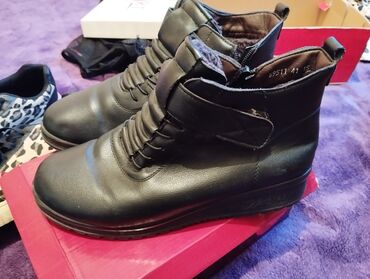 Basanoşka və səndəllər: Qadın ayaqqabıları – 2 model 1) Platformalı şlapi - Rəng: qara - Üst — 8