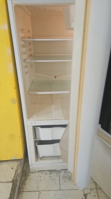 Separatorlar: 2 qapılı Indesit Soyuducu Satılır, rəng - Ağ
