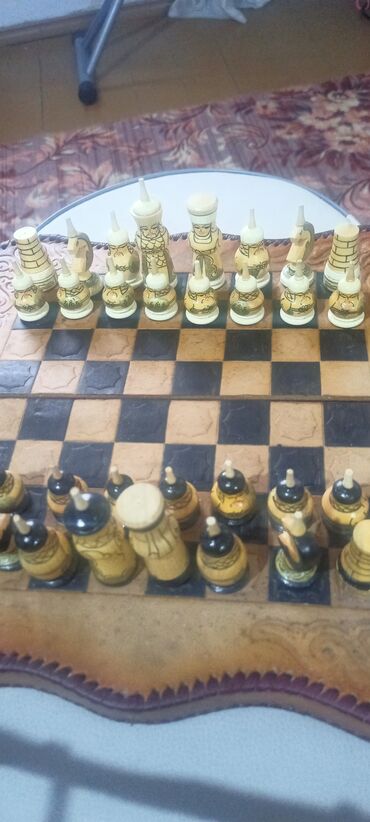 антиквариат и винтаж: Подарочные шахматы доска в кожаном переплете в хорошем состоянии все