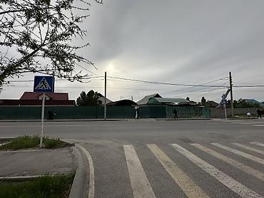 село кут: Срочно срочно Продаю дом,участок для бизнеса. На первом линии 6 соток — 10