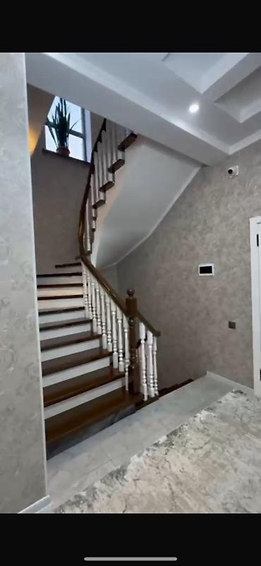 Продажа коттеджей и домов: Продается двухэтажный жилой дом с придомовой территорией и удобным — 24