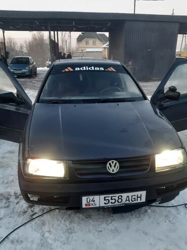 Volkswagen: Volkswagen Vento: 1992 г., 1.8 л, Механика, Бензин