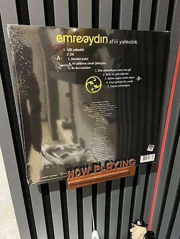 butslar b: Vinil tam yenidir paketi açılmıyıb, hədiyyə üçün uyğundur Məhsul: Emre — 2