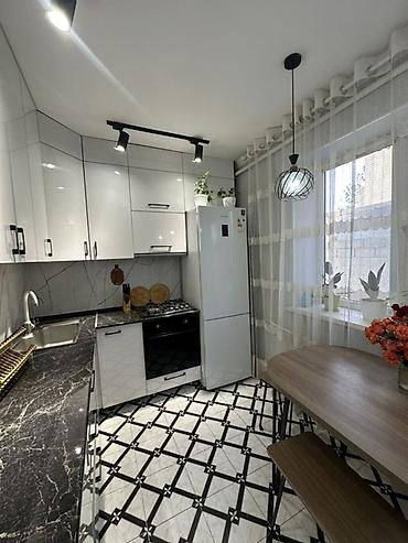 Продажа коттеджей и домов: 🔥🔥 СРОЧНО ПРОДАЮ!!! 🔥🔥 Новый уютный дом в Ж/м Ак-Ордо Локация: рядом с — 22