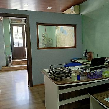 İcarəyə ofislər: Icarəyə verilir – kiçik ofis sahəsi Ünvan: mərkəzi küçəboyu piyada — 3