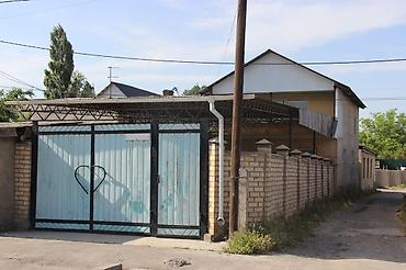 Продажа коттеджей и домов: 2 комнаты, 63 м², Бишкек, Киркомстром Собственник — 1
