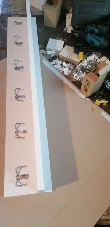 Ostali nameštaj: 🪑 Čiviluk – Praktičan dodatak za vaš dom! ✔ Materijal: Univer — 12