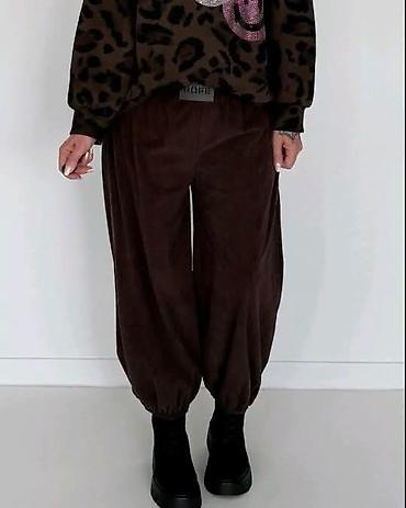 sat ar: Pantalone
Cena 2700
Uni vel.
V.22 — 7