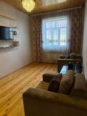 Uzunmüddətli kirayə evlər: Saray Alimlər binasına yaxın 3 sotda 2 mərtəbə altı qaraj yuxarıda 3 — 8