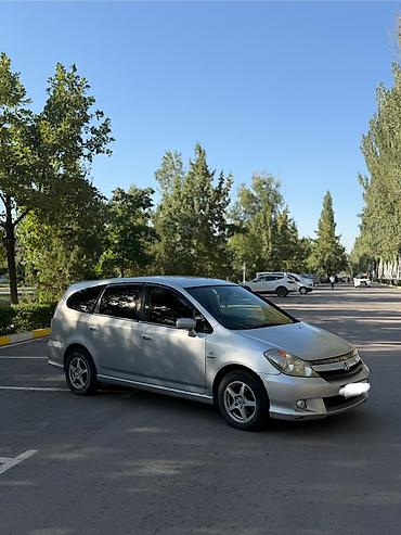 вмятина: Honda Stream: 2004 г., 2 л, Автомат, Бензин, Минивэн — 2