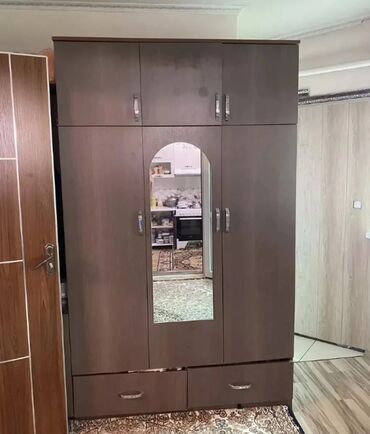 шкаф токмок: Кийим салуучу шкаф, Түз