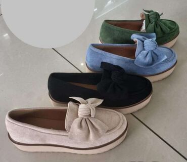 perla cipele: Loafers