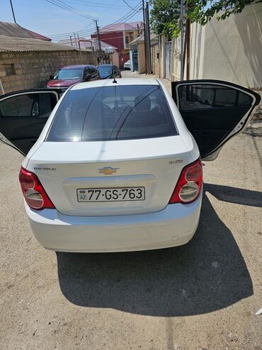 chevrolet niva azerbaycan: Chevrolet Aveo: 1.4 l | 2014 il | 285984 km Sedan