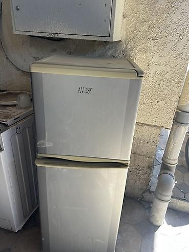 mini refrigerator: Компактный двухкамерный холодильник AVES - Форм‑фактор: узкий — 3