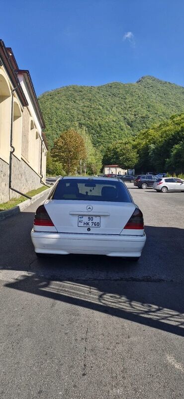 Mercedes-Benz: Mercedes-Benz C-Sinif (W202) sedan - Kuzov: ağ rəng, 4 qapılı sedan — 2