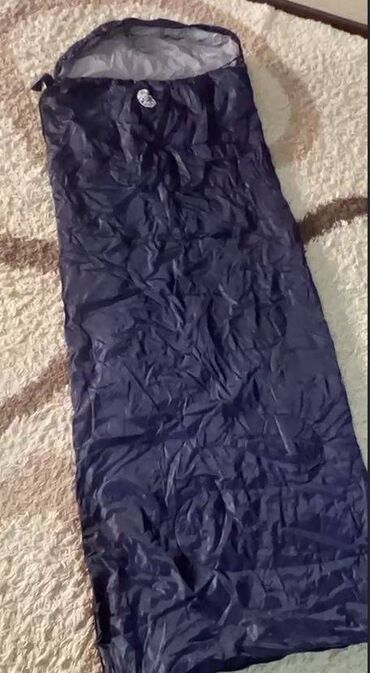 Палатки: Продаю простой спальный мешок: Материал: тафта из полиэстера