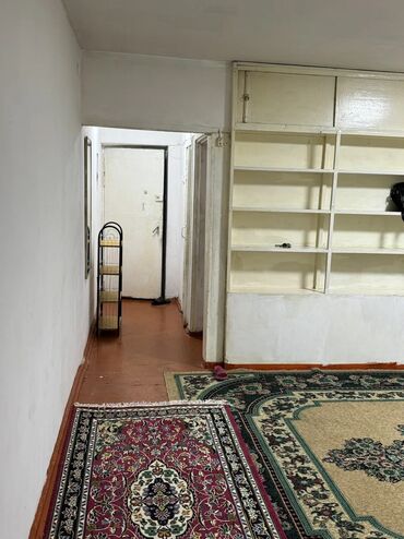 сдаю квартиру долгосрочно ош: 3 комнаты, Агентство недвижимости, Без подселения, С мебелью частично