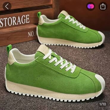 продаю связи с переездом: Кроссовки повседневные, есть в наличии 40 размер Особенности: - Верх