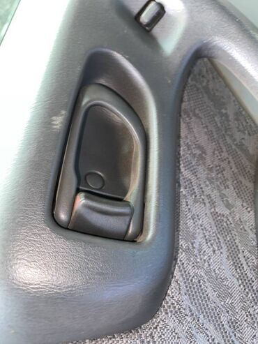 запчасти субару форестер: Ручка двери внутренняя Subaru Forester SF5 2.0 БЕНЗИН 1998 задн. лев