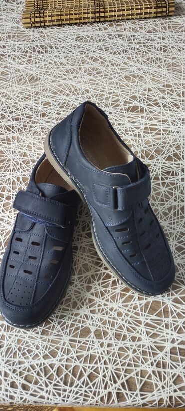 подарки на 23 февраля мужчинам: Продам туфли для мальчика, натуральная кожа, в идеальном состоянии, р