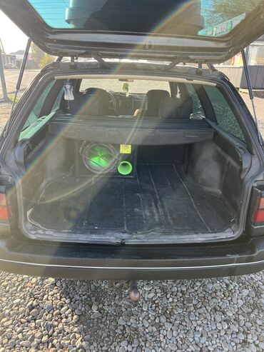 багажник афто: Volkswagen Passat: 1993 г., 1.8 л, Механика, Бензин, Универсал