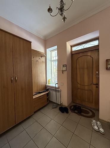 Долгосрочная аренда домов: 175 м², 5 комнат, Кондиционер, Забор, огорожен, Парковка — 21