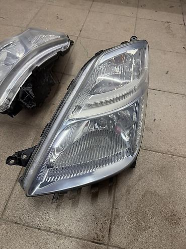 prius plus: Комплект передних фар Toyota 2006 г., Б/у, Оригинал, Япония — 1