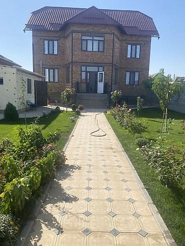 Продаётся просторный двухэтажный частный дом с большим подвалом,и с