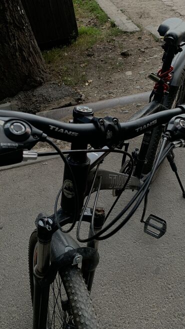 продаю велосипед срочно: Срочно продается черный горный велосипед Mountains Titans