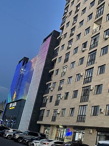 салон сатылат: Кеңселерди ижаралоо, 58 м², Бизнес борборунда, Тоолор көрүнүп турат — 4