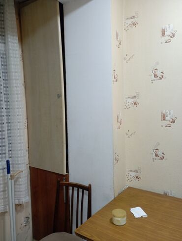 Mənzil kirayələyirəm: Mənzil – 2 otaqlı, tam mebellidir. - Geniş zal: künc divan, TV stendi — 11