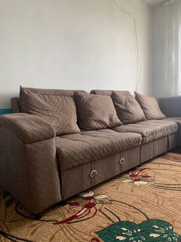 советский диван раздвижной: Бурчтук диван, түсү - Күрөң, Колдонулган