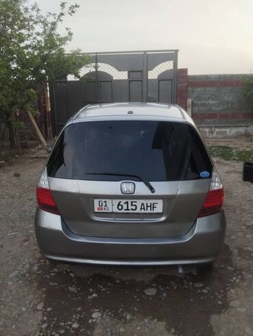 маленькая машина: Honda Fit: 2004 г., 1.3 л, Автомат, Бензин, Хэтчбэк